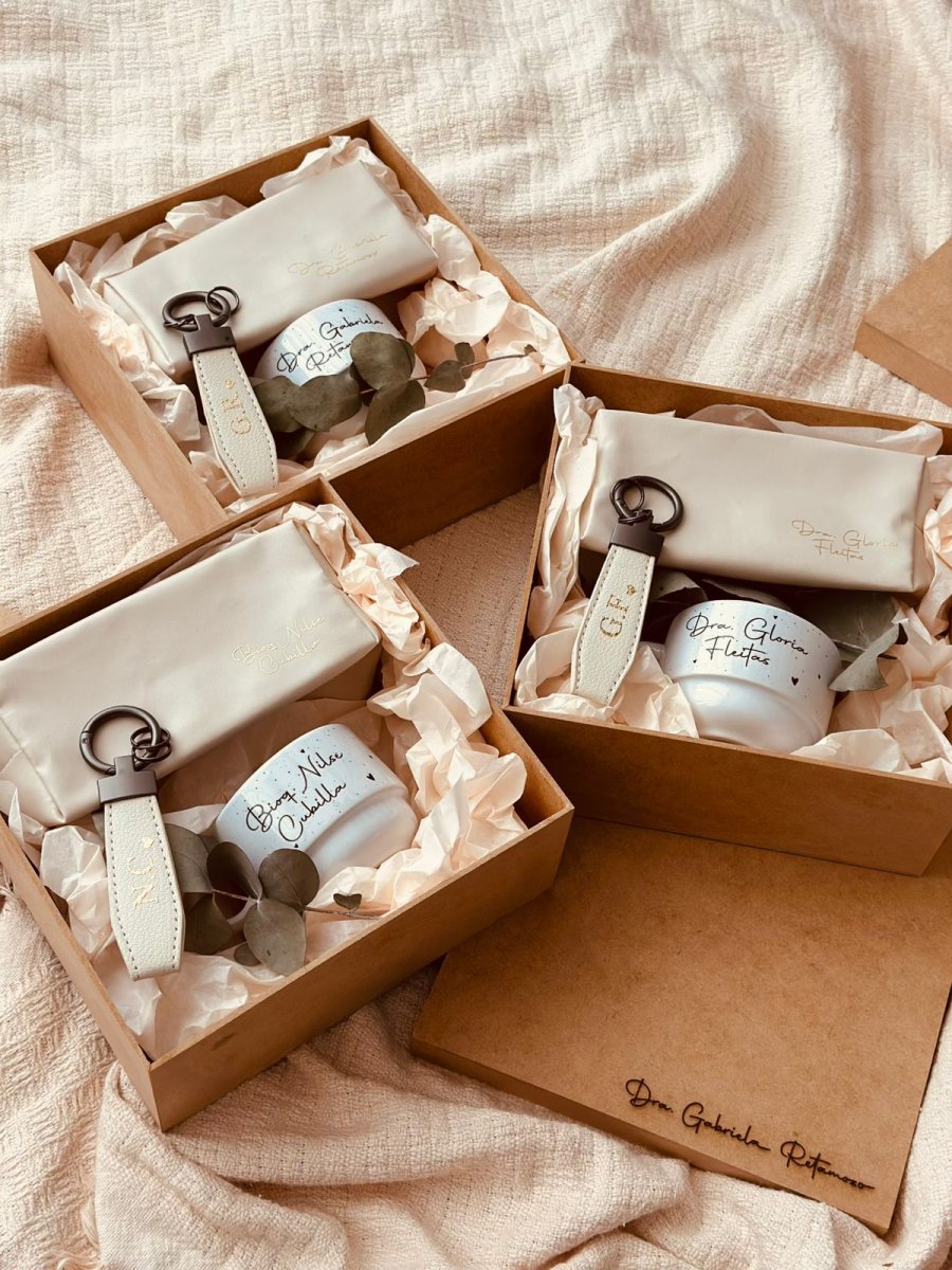 Kit necessarie + chaveiro + xícara