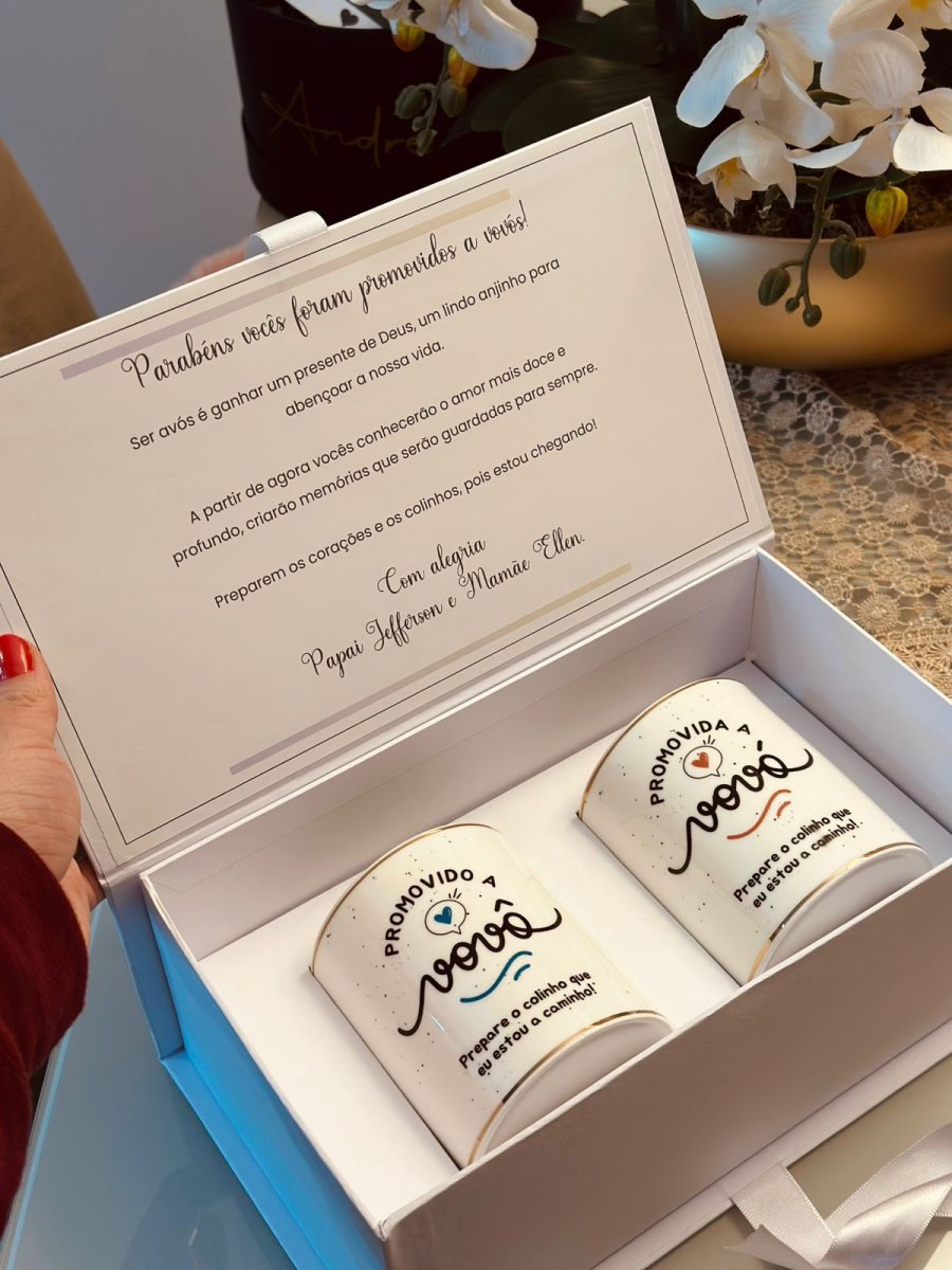 Kit com 2 Canecas de Alça e Borda Douradas