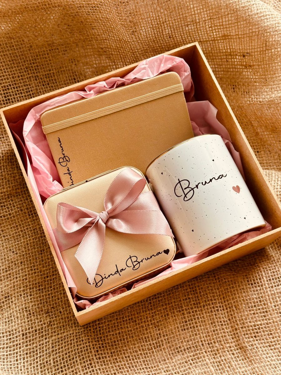 Kit caneca dourada + bloquinho + porta joias